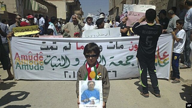 People protest against President Bashar al-Assad after Friday prayers in the city of Amude, Syria, August 26, 2011