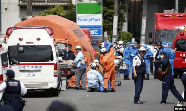 El sospechoso mató a dos menores e hirió a 16 más antes de quitarse la vida, según autoridades y medios japoneses.