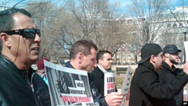Anti-Gadhafi demonstrators in front of the White House, February 22, 2011