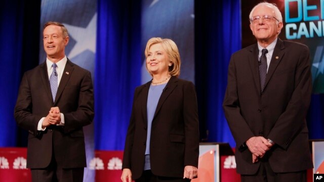 Các ứng viên tổng thống của Đảng Dân chủ (từ trái): Martin O'Malley, Hillary Clinton và Bernie Sanders tại Charleston, South Carolina, ngày 17/1/2016.