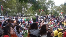 Para penonton World Meeting of Families di Philadelphia yang juga dihadiri oleh Paus Fransiskus.