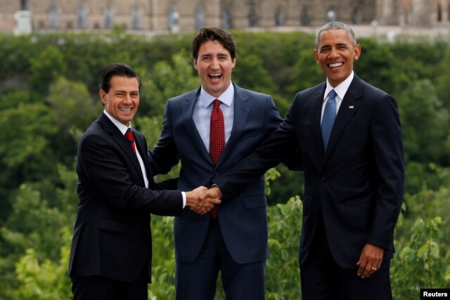 From left, Mexico's President Enrique Pena Nieto, Canada's Prime Minister Justin Trudeau and U.S. President Barack Obama pose for family photo at the North American Leaders' Summit in Ottawa, Ontario, Canada, June 29, 2016.