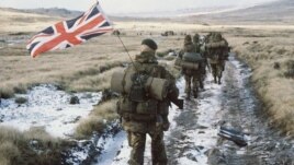 1982-ci ildə Falklanda soxulan Argentina qüvvələrini Böyük Britaniya bir neçə gün ərzində darmadağın etdi.