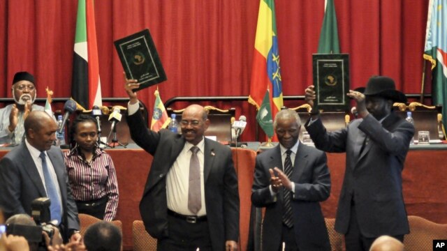South Sudan President Salva Kiir and Sudan President Omar al-Bashir take part in signing ceremony in Addis Ababa, Ethiopia. 