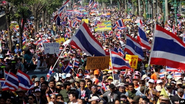 người biểu tình chống chính phủ tuần hành trên đường phố Bangkok hôm Chủ nhật 22/12/13