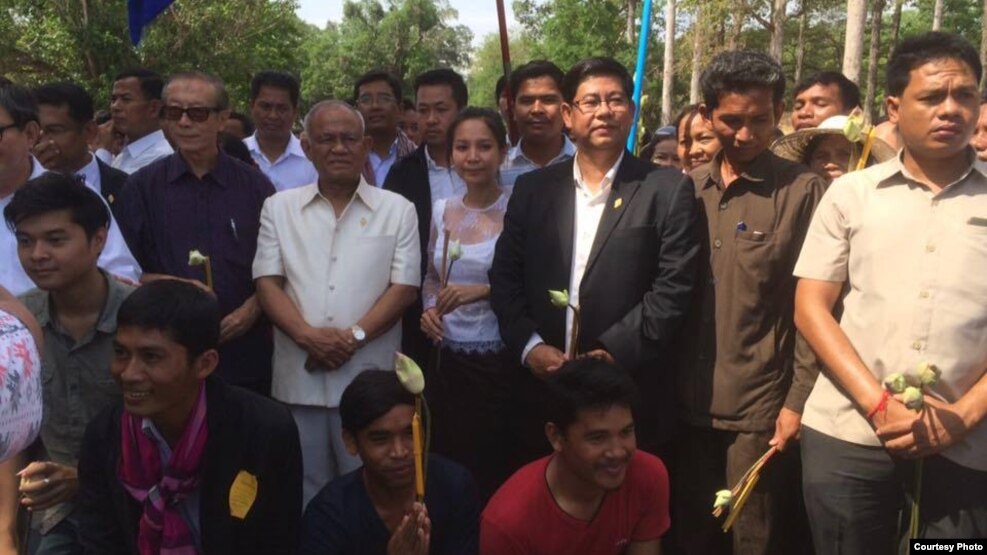 Religious ceremony with the CNRP at Angkor Wat Temple. Prayers for peace and justice, June 19, 2016. (Courtesy photo: CNRP)