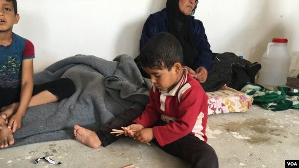 Child displaced by fighting in his village southeast of Mosul. 14 Apr 2016, Makhmour, Iraq (S. Behn / VOA)