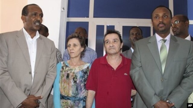 Deborah Calitz and Bruno Pelizzari at news conference with Somali Foreign Minister Abdulahi Haji Hassan, left, and Somali Defense Minister Hussein Arab Isse, Mogadishu, June 21, 2012.