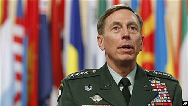 Top US and NATO commander in Afghanistan General David Petraeus waits for the start of a round table meeting at a NATO summit in Lisbon, November 20, 2010 (file photo)