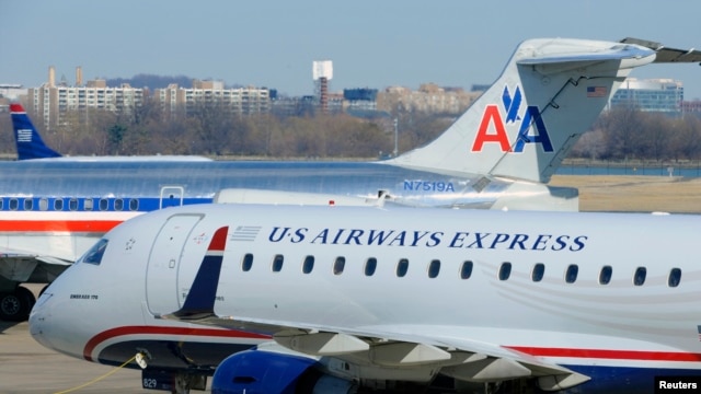 Máy bay của hãng hàng không American Airlines và US Airways tại phi trường Ronald Reagan ở Virginia. 