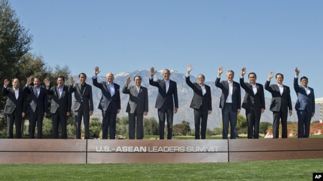 Tổng thống Obama và các nhà lãnh đạo ASEAN chụp ảnh lưu niệm tại Sunnylands ở Rancho Mirage, California, ngày 16/2/2016.