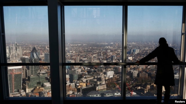 Distrik keuangan London dilihat dari galeri The View di Shard, gedung tertinggi di Eropa Barat. (Reuters/Luke Macgregor)