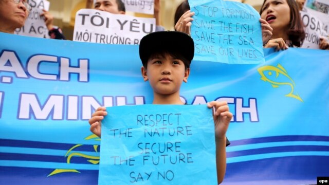 Báo chí Việt Nam đã không đưa một dòng nào về hai cuộc biểu tình lớn của người dân hồi đầu tháng này.