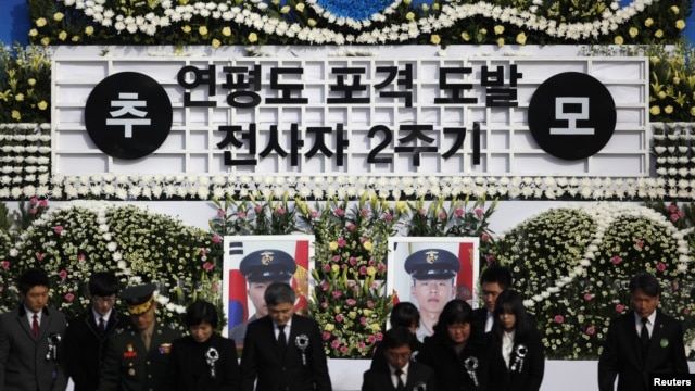 Victims' families, South Korean military officers pay silent tribute on 2nd anniversary of North Korea's 2010 attack on Yeonpyeong island in Seoul, November 23, 2012. 