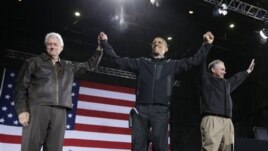 President Obama ari kumwe na president Clinton, imbere y'uko batangura ikoraniro