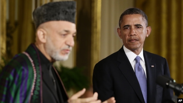Tổng thống Barack Obama và Tổng thống Afghanistan Hamid Karzai tại cuộc họp báo ở Tòa Bạch Ốc, ngày 11/1/2013. (AP Photo/Charles Dharapak)