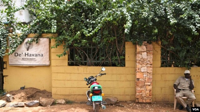 The De Havana nightclub in South Sudan's capital Juba where salsa and Cuba libres are always on the menu, is a small tribute by the 'Cuban Jubans' to Cuba, August, 2012. (Hannah McNeish/VOA)