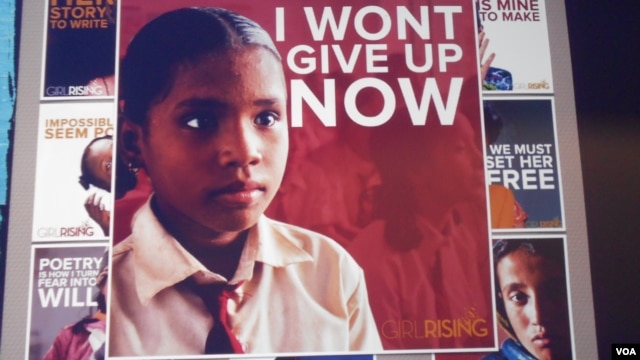 Cuplikan gambar dari film "Girl Rising" yang diputar di @America, Jakarta, Senin, 6 Januari 2014 (VOA/Alina Mahamel)
