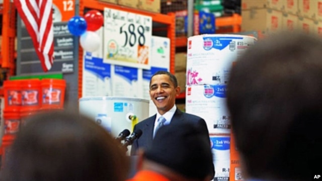 US President Barack Obama delivers a speech on economic impact of energy saving home retrofits at a Home Depot in Alexandria, Virginia, 15 Dec 2009
