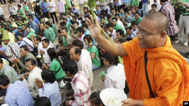 Hundreds of villagers prayed at the spirit's shrine, demanding the government to stop giving land concession to private companies in Cambodia's four provinces of Preah Vihear, Kampong Thom, Steung Treng and Kratie, file photo. 