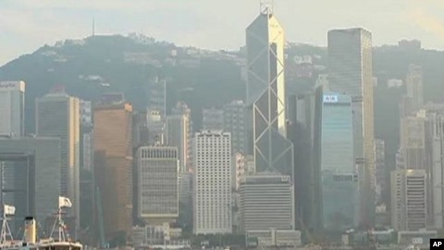 Like many big cities in Asia, a blanket of smog covers Hong Kong, causing cardiovascular and respiratory illnesses