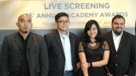 Kru Fox International Channel dalam kegiatan "Nonton Bareng Penghargaan Oscar 2013" di Jakarta, February 25th 2013 (VOA/ Iris Gera)
