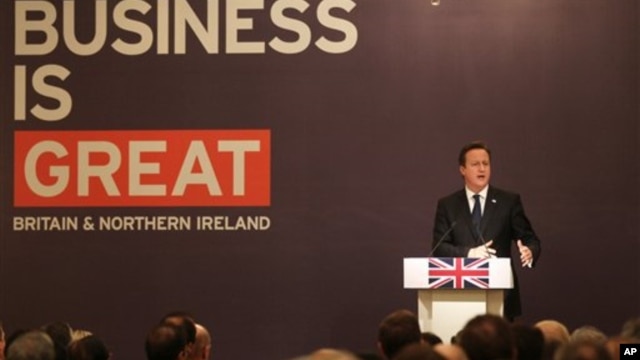 PM Inggris David Cameron berbicara di depan  para pemimpin bisnis di Mumbai, India hari Senin (18/2). 