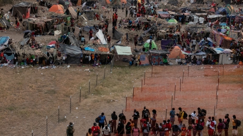 Tribunal de EE. UU. prohíbe expulsar migrantes a países donde puedan ser 