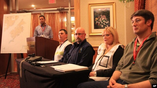 Shell Oil incident commander Susan Childs, second from right, answers a question about the grounding of the drill ship Kulluk at a press conference, Monday, Dec. 31, 2012 in Anchorage.