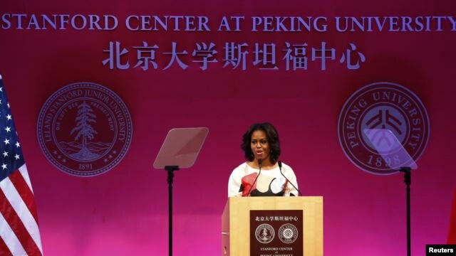 Đệ nhất phu nhân Mỹ Michelle Obama đọc diễn văn cổ vũ cho quyền tiếp cận thông tin và quyền tự do ngôn luận tại Đại học Bắc Kinh, 22/3/2014