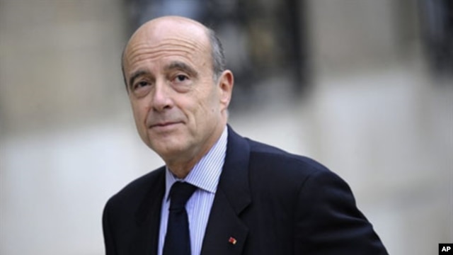 New French Defense Minister Alain Juppe arrives for the first weekly meeting of a reshuffled French government, Paris, 17 November 2010