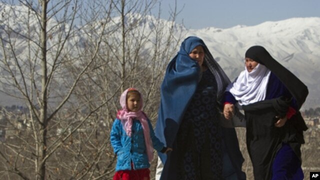 Afghan women arrive to attend a ceremony to mark International Women's day in Kabul March 10, 2011.