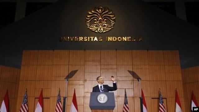 President Barack Obama speaks at the University of Indonesia in Jakarta, 10 Nov 2010