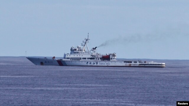 Kapal patroli China Haixun 01 melakukan pencarian pesawat Malaysia Airlines di Samudera Hindia (5/4). 