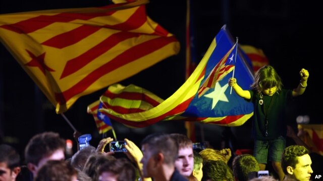 Người ủng hộ độc lập vùng Catalonia ăn mừng ở Barcelona, Tây Ban Nha, ngày 27 tháng 9, 2015.