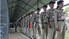 Police officers line up to attend a hearing of former Khmer Rouge leaders at the Extraordinary Chambers in the Courts of Cambodia (ECCC), on the outskirts of Phnom Penh, file photo. 