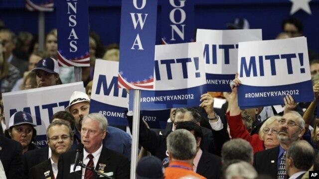 Los delegados del estado de Iowa mientras hacían efectivo este martes su voto por el candidato Mitt Romney.