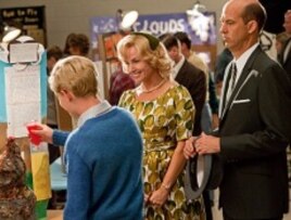 CALLAN McAULIFFE as Bryce Loski, REBECCA DE MORNAY as Patsy Loski and ANTHONY EDWARDS as Steven Loski in Castle Rock Entertainment’s coming-of age romantic comedy “FLIPPED,” a Warner Bros. Pictures release.