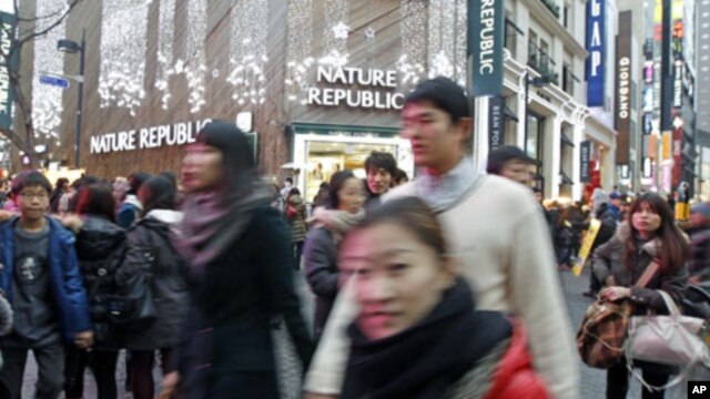 Koreans go about their business in central Seoul, South Korea, December 19, 2010.