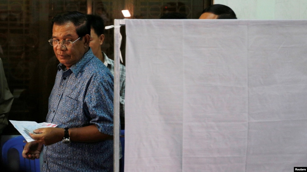 Prime Minister Hun Sen registers for next year's local elections in Kandal province, Cambodia, Thursday September 1, 2016. 
