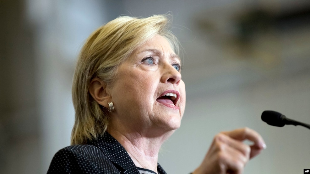 Hillary Clinton bën publike taksat