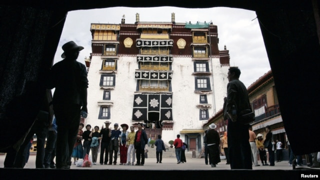 Pilgrims and tourists visit Potala Palace in Lhasa in Tibet Autonomous Region, July 5, 2006. Potala Palace, the Dalai Lama's traditional home, is more than 1,300 years old.