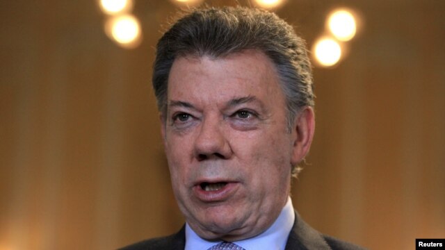El presidente colombiano, Juan Manuel Santos, dice que está dispuesto a hablar con el jefe máximo de las FARC.