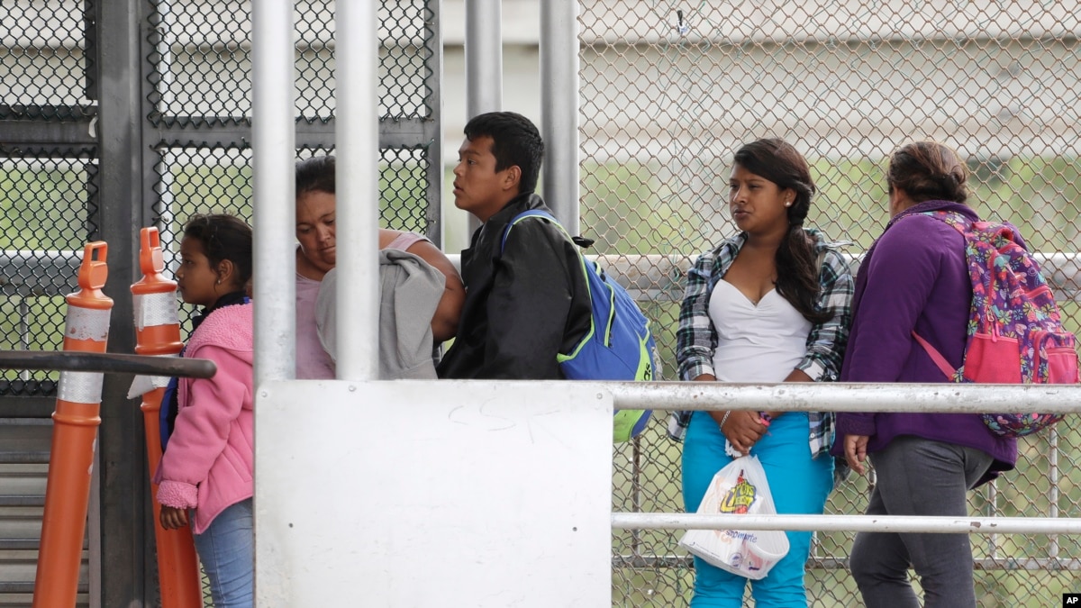 Juez bloquea política de Trump sobre asilo en puertos fronterizos