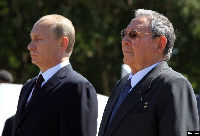 Tổng thống Nga Vladimir Putin và Chủ tịch Cuba Raul Castro tại Havana, tháng 11/2014.
