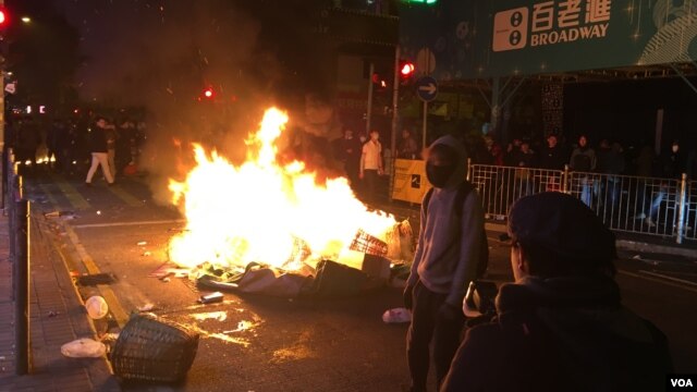 香港本土派人士认为，年初一的旺角警民冲突是民怨大爆发( 美国之音汤惠芸)。