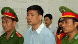 Blogger Trương Duy Nhất, chủ nhân trang blog Một Góc Nhìn Khác, bị tuyên án 2 năm tù theo điều 258 Bộ Luật Hình Sự hôm 4/3 sau hơn 9 tháng bị giam giữ.