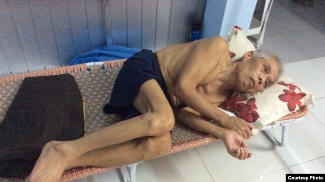 Theo Hội Cựu Tù nhân Lương tâm, ông Nguyễn Tuấn Nam đang trong tình trạng sức khỏe cực kỳ suy yếu, không thể tự đi đứng.
