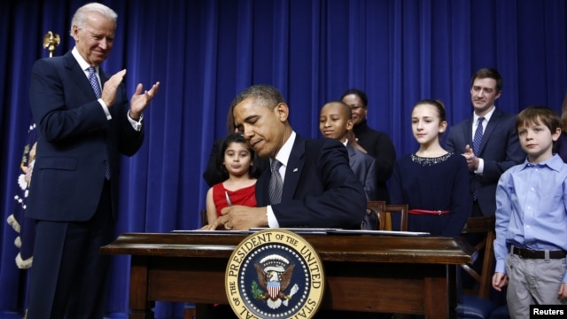 U.S. President Barack Obama signs executive orders on gun violence during an event at the White House in Washington, January 16, 2013. 