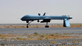 Máy bay không người lái trang bị tên lửa Predator của Hoa Kỳ trên đường băng của sân bay quân sự Kandahar ở Afghanistan.